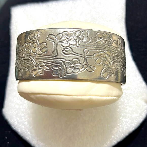 Salisbury pewter Jewelry Salisbury Pewter Poshmark